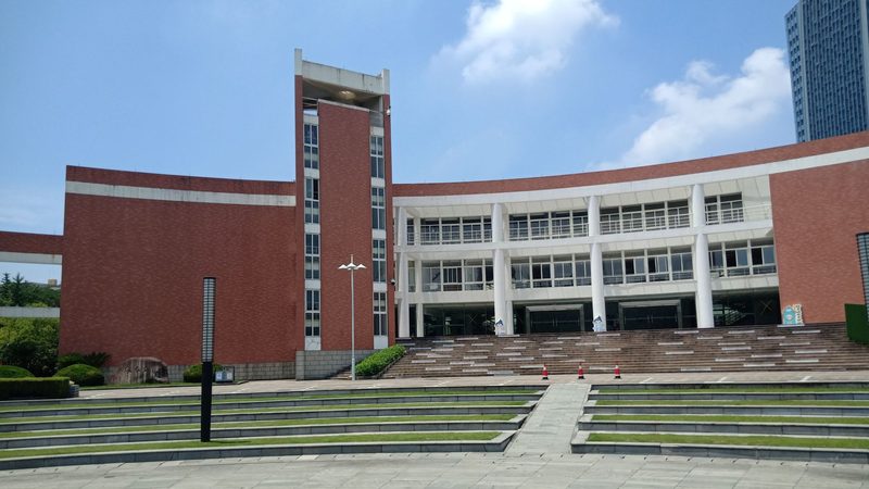 贴片电容耐压值如何选择？揭秘耐压值参数对照表背后的秘密
